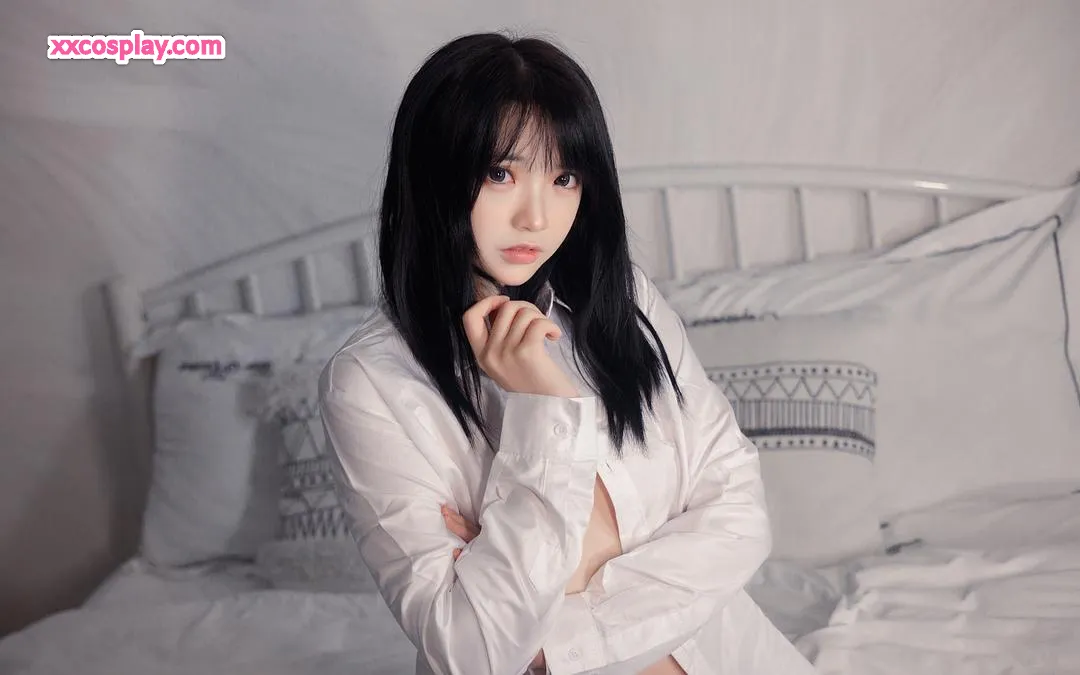 FengMaoSS: Seductive Office Lady in Lingerie & Hidden Stockings